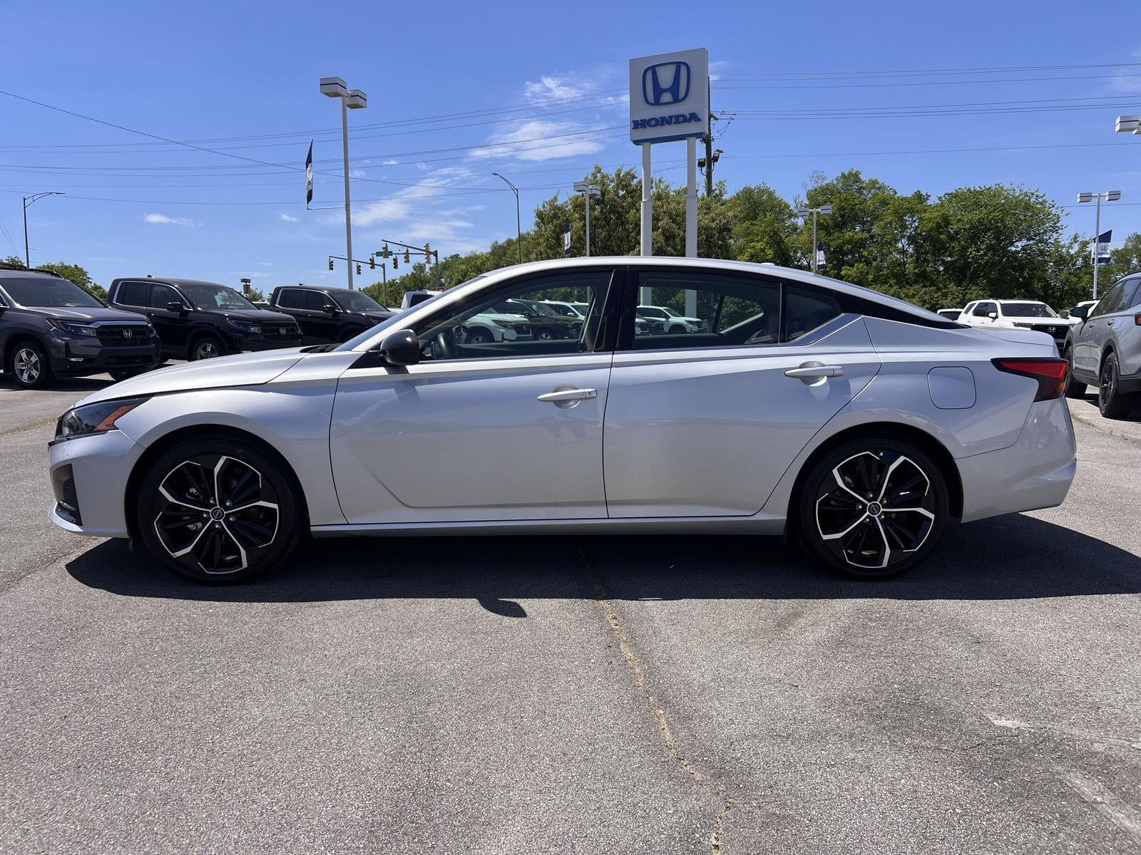 2025 Nissan Altima SR