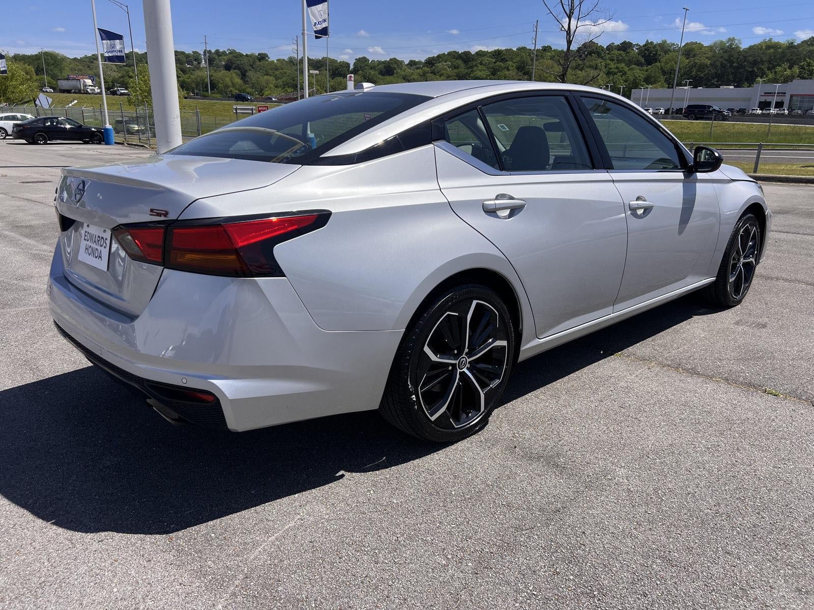 2025 Nissan Altima SR