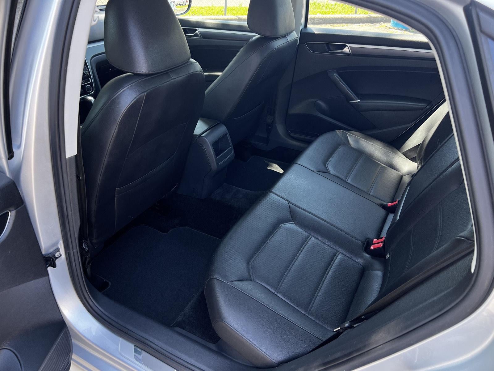 2018 Volkswagen Passat R-Line