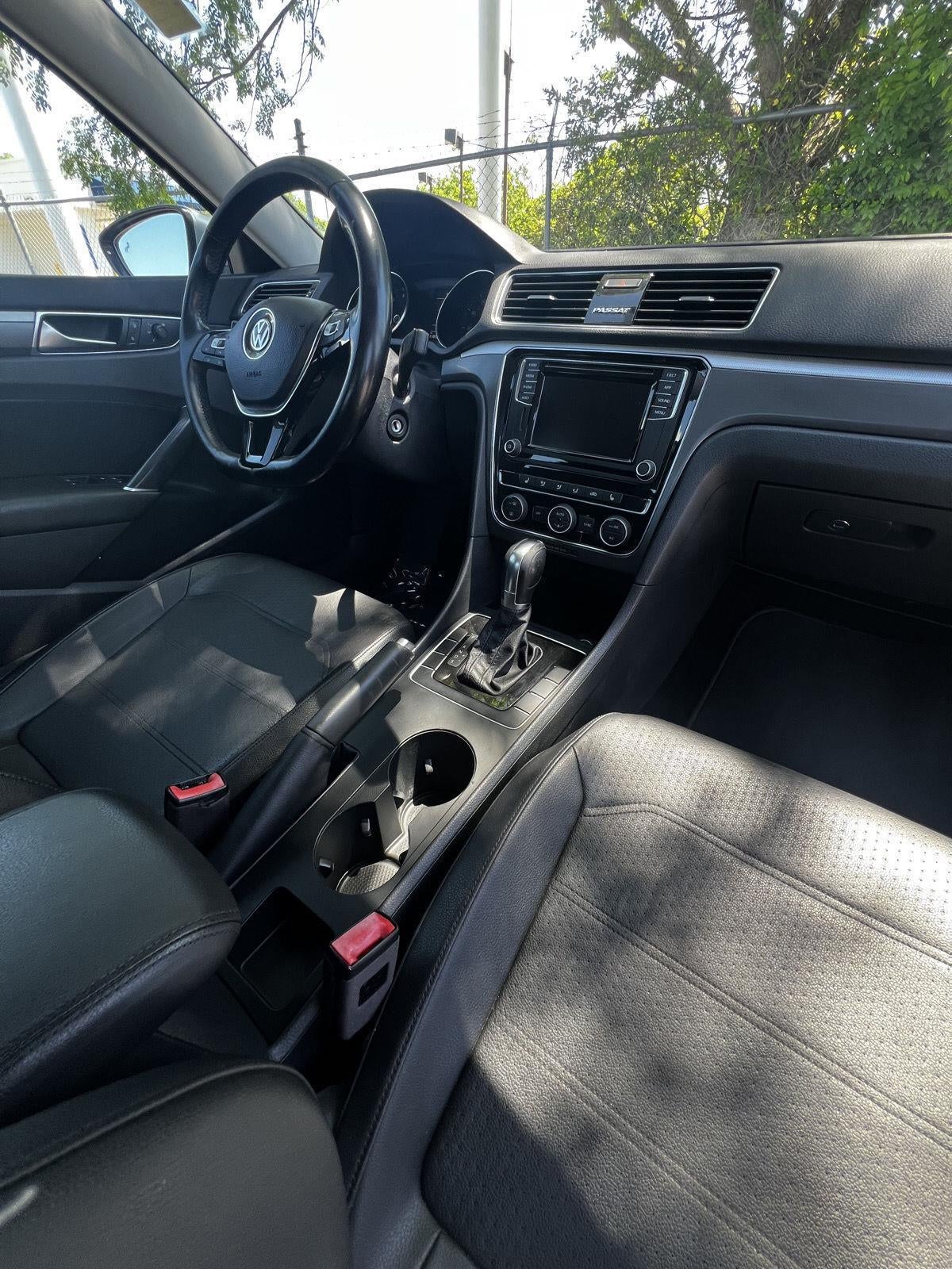 2018 Volkswagen Passat R-Line