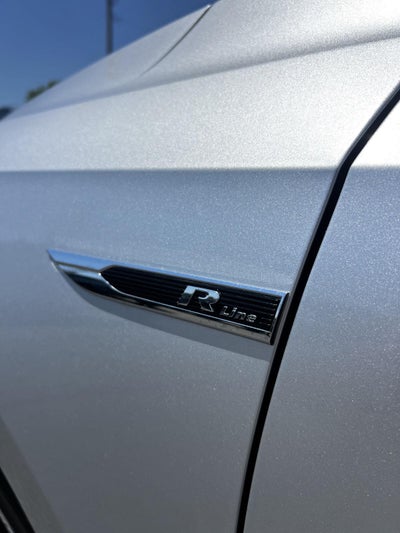 2018 Volkswagen Passat R-Line