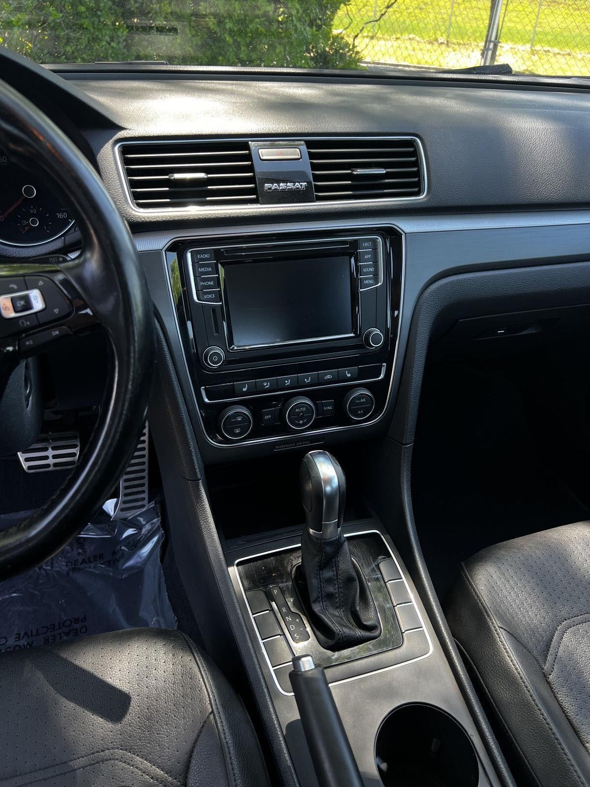 2018 Volkswagen Passat R-Line