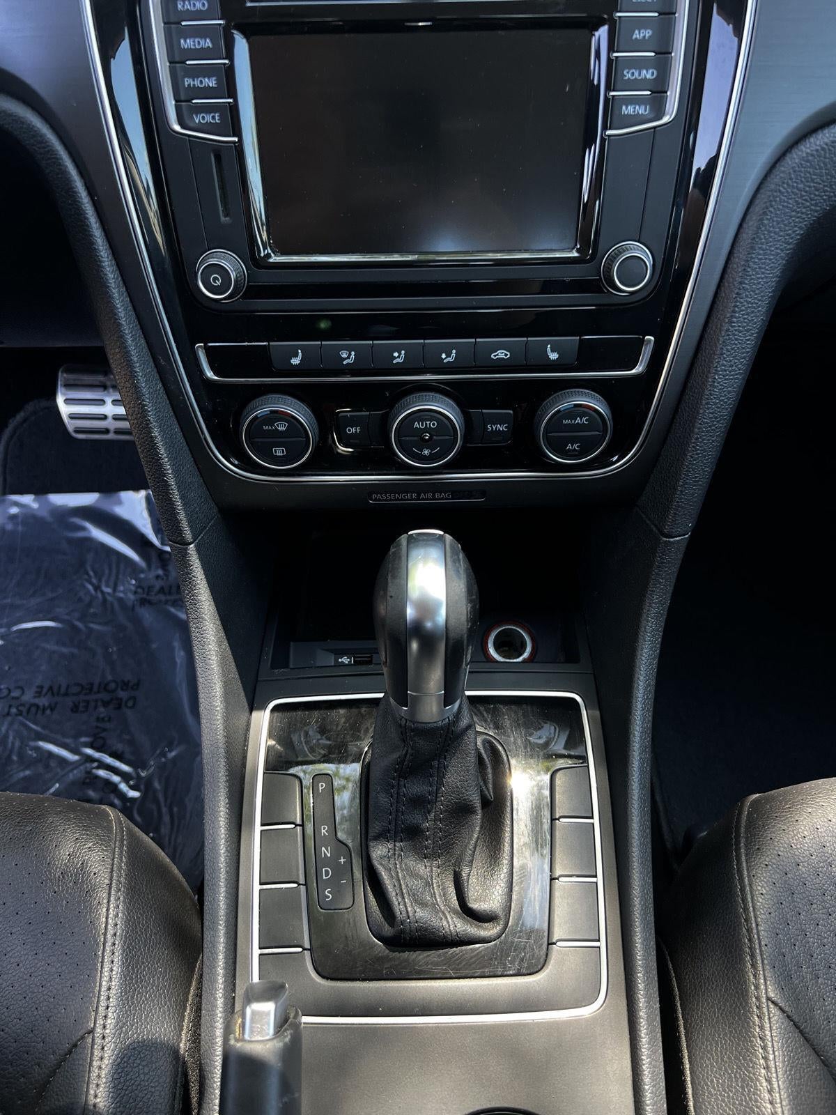 2018 Volkswagen Passat R-Line