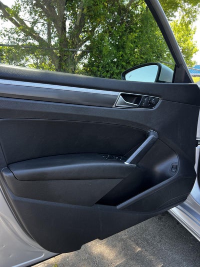 2018 Volkswagen Passat R-Line