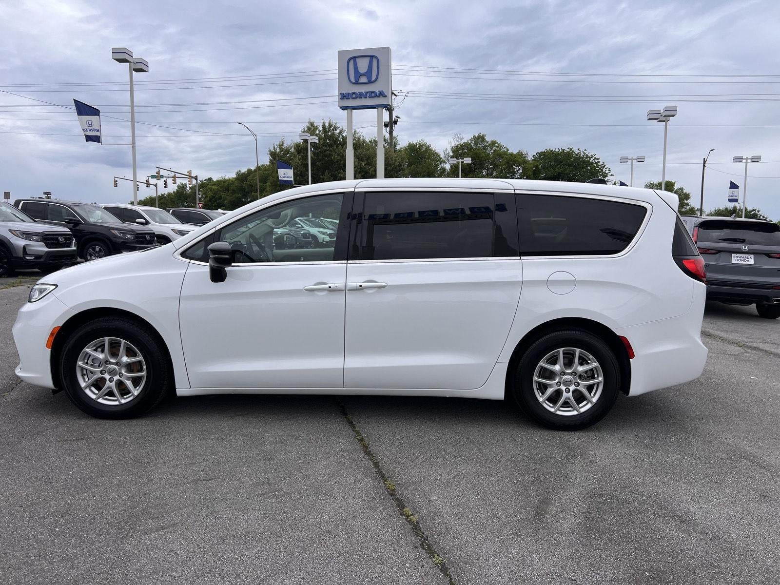 2024 Chrysler Pacifica Touring L