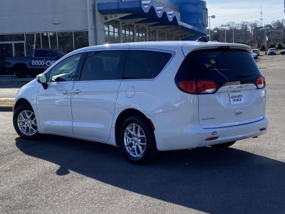 2022 Chrysler Voyager LX