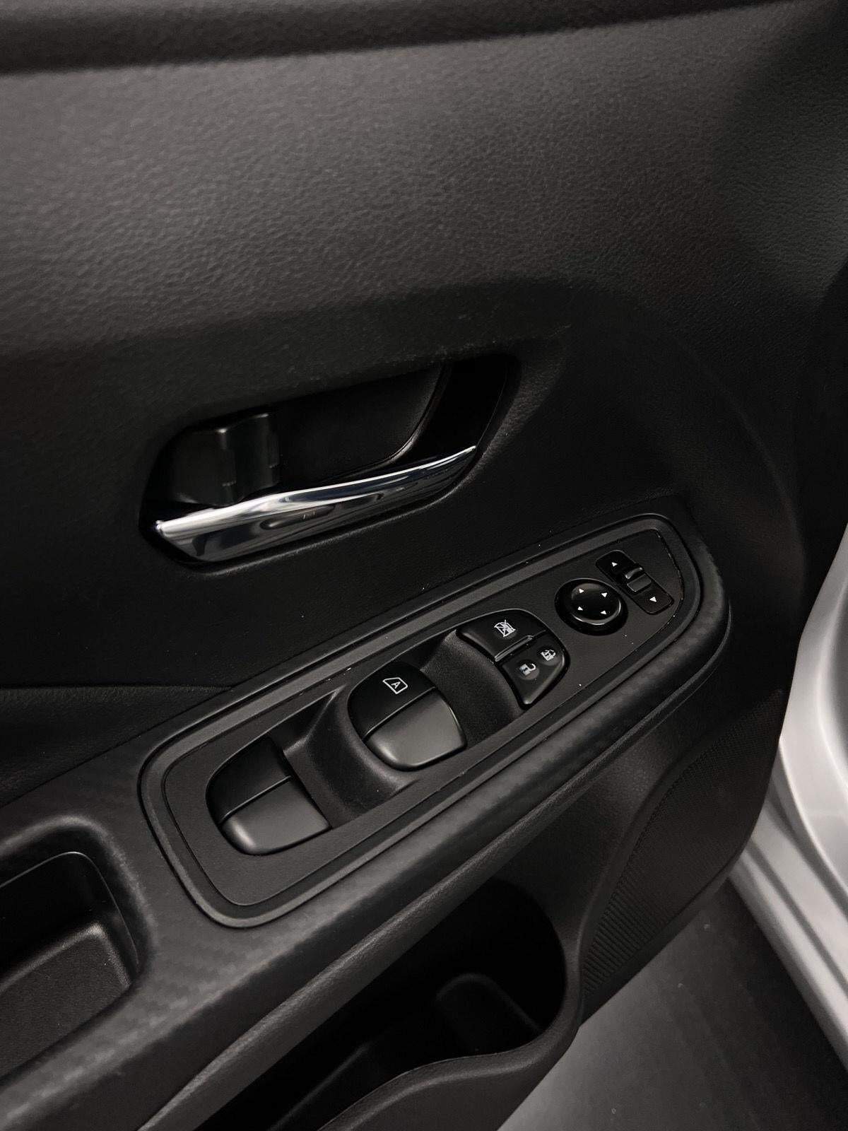 2023 Nissan Versa SV