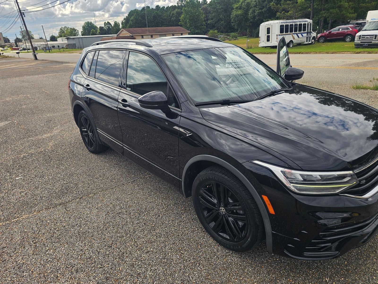 2022 Volkswagen Tiguan SE R-Line Black