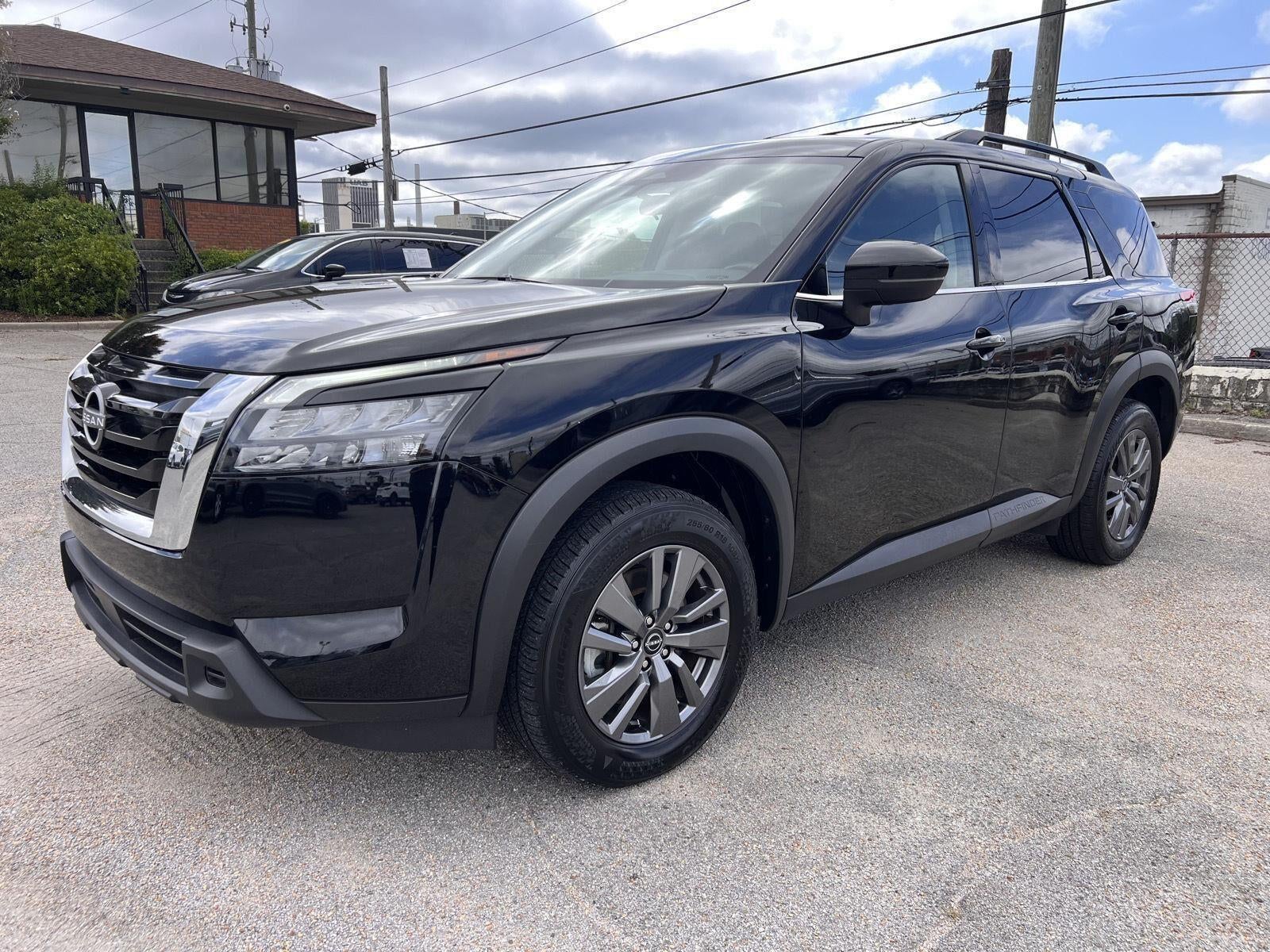 2025 Nissan Pathfinder SV
