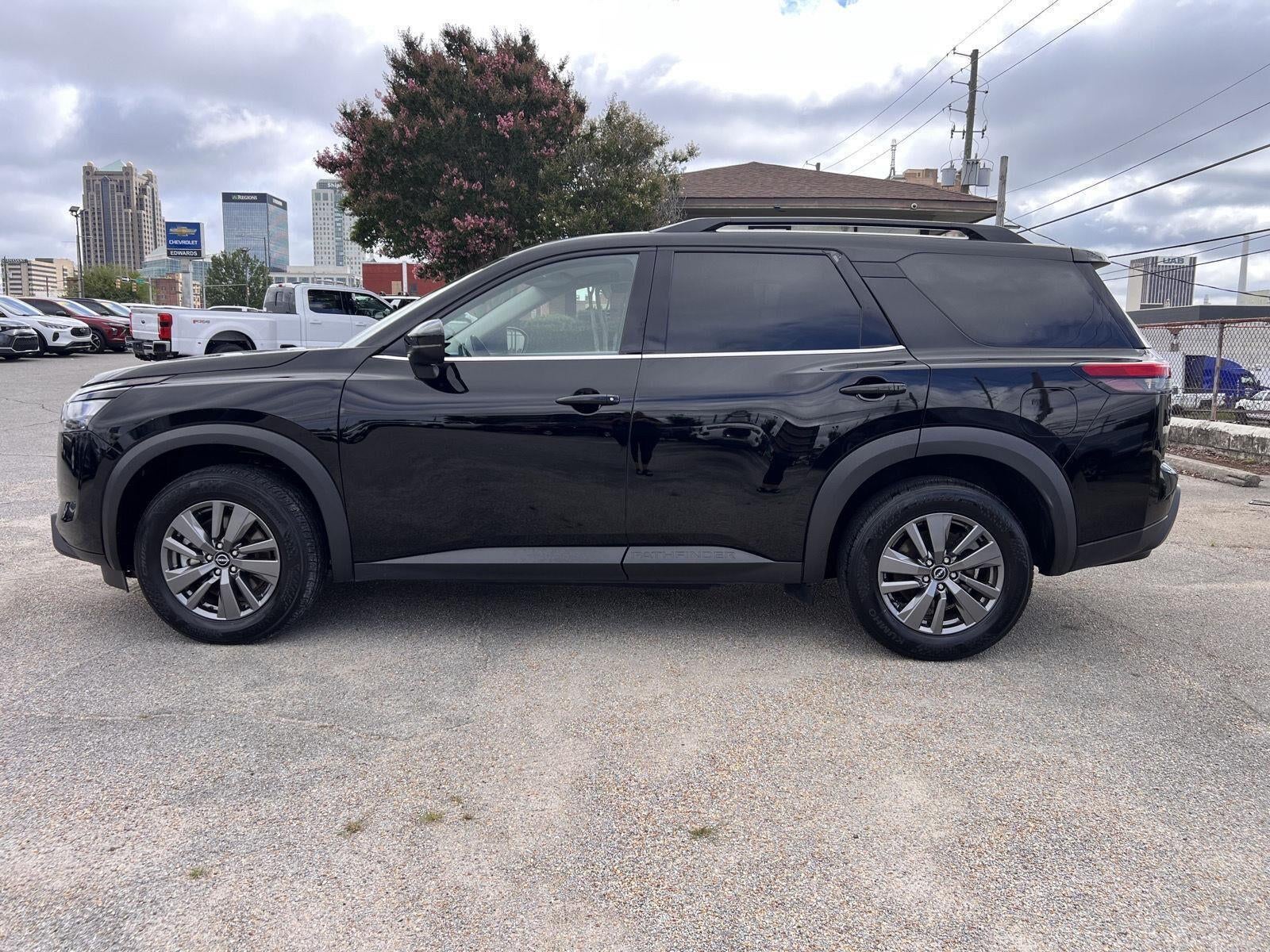 2025 Nissan Pathfinder SV