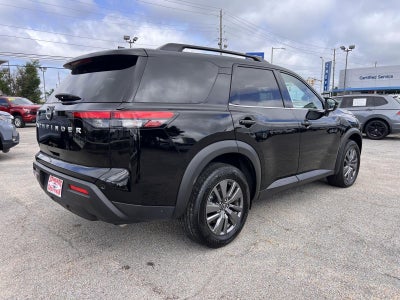 2025 Nissan Pathfinder SV