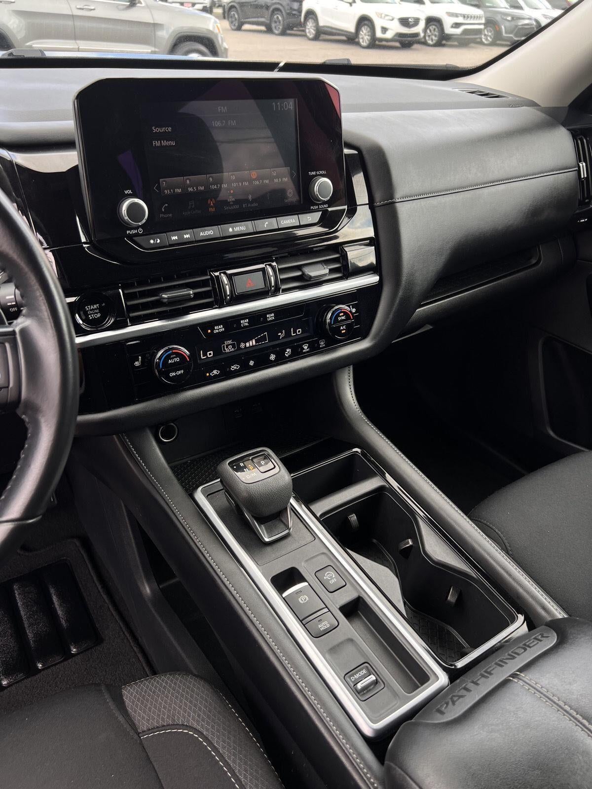 2025 Nissan Pathfinder SV
