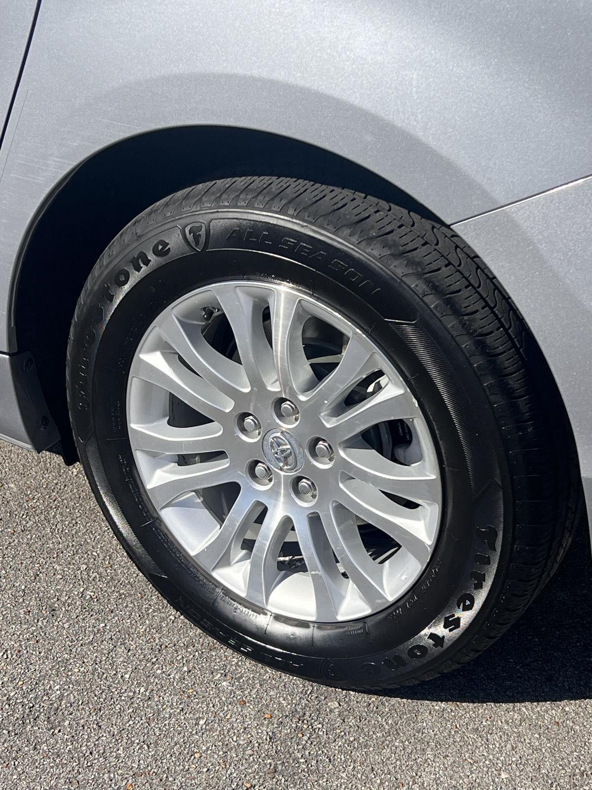 2017 Toyota Sienna XLE