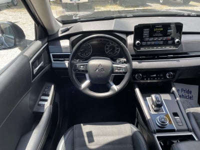 2024 Mitsubishi Outlander SE