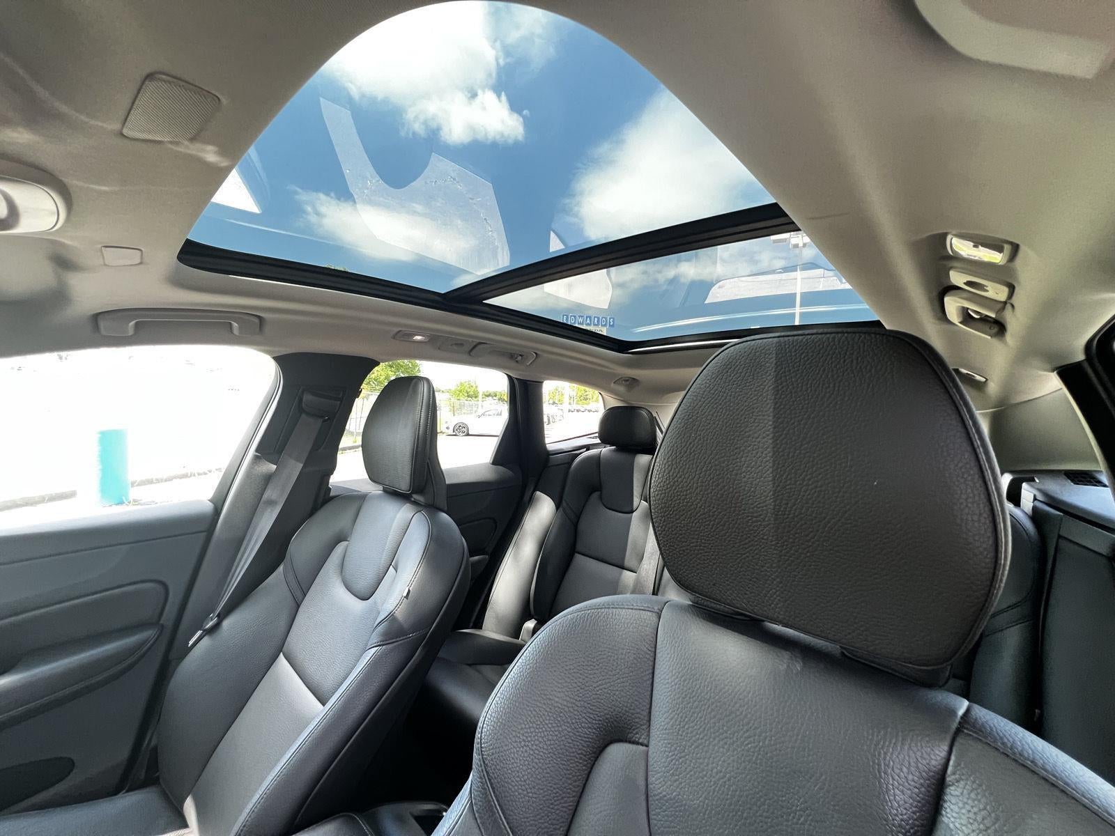 2023 Volvo XC60 Plus Bright Theme