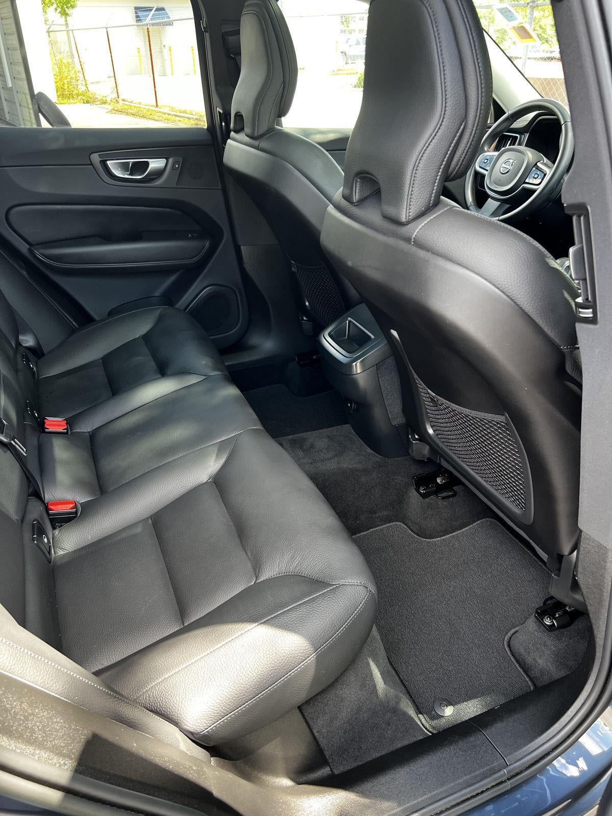 2023 Volvo XC60 Plus Bright Theme