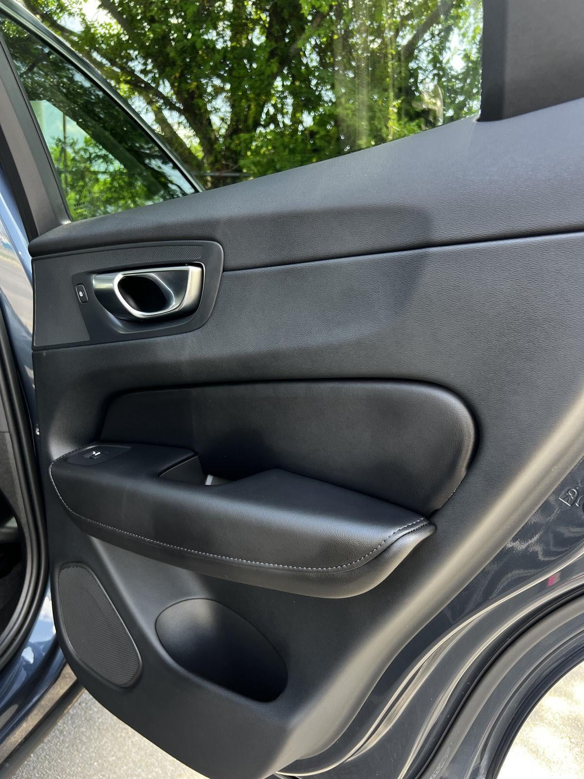 2023 Volvo XC60 Plus Bright Theme