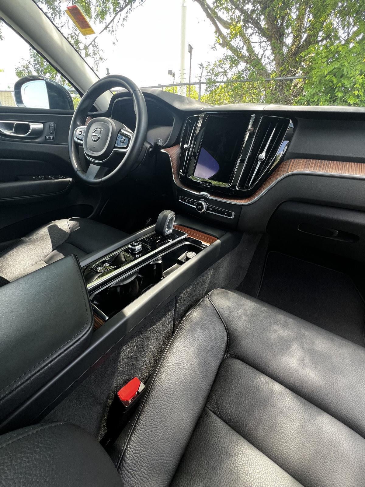2023 Volvo XC60 Plus Bright Theme