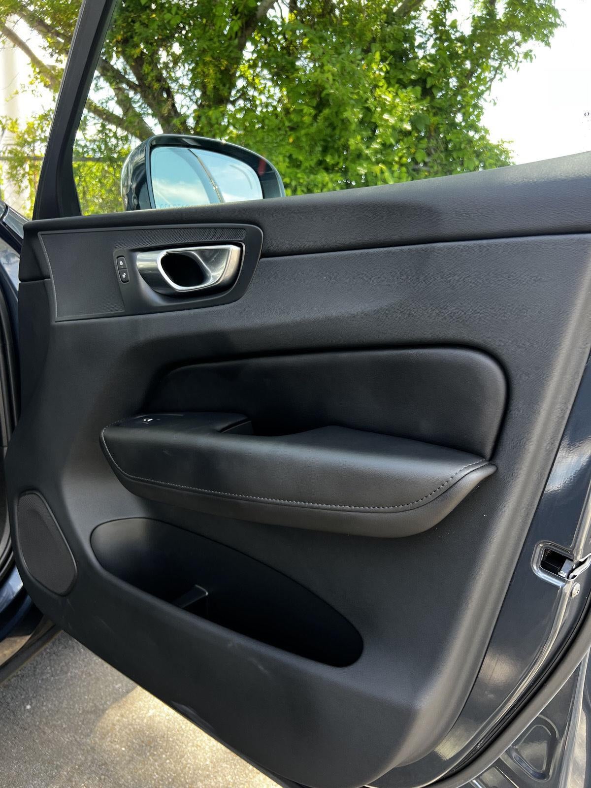 2023 Volvo XC60 Plus Bright Theme