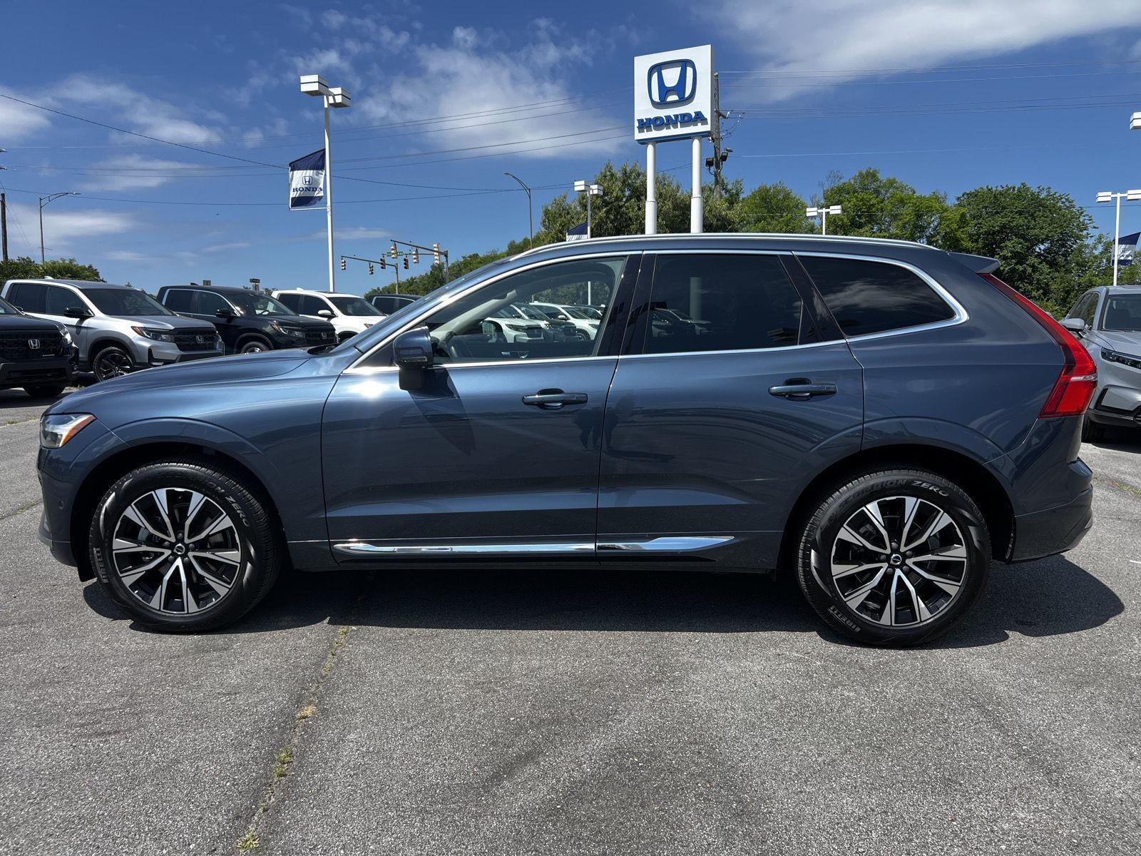 2023 Volvo XC60 Plus Bright Theme