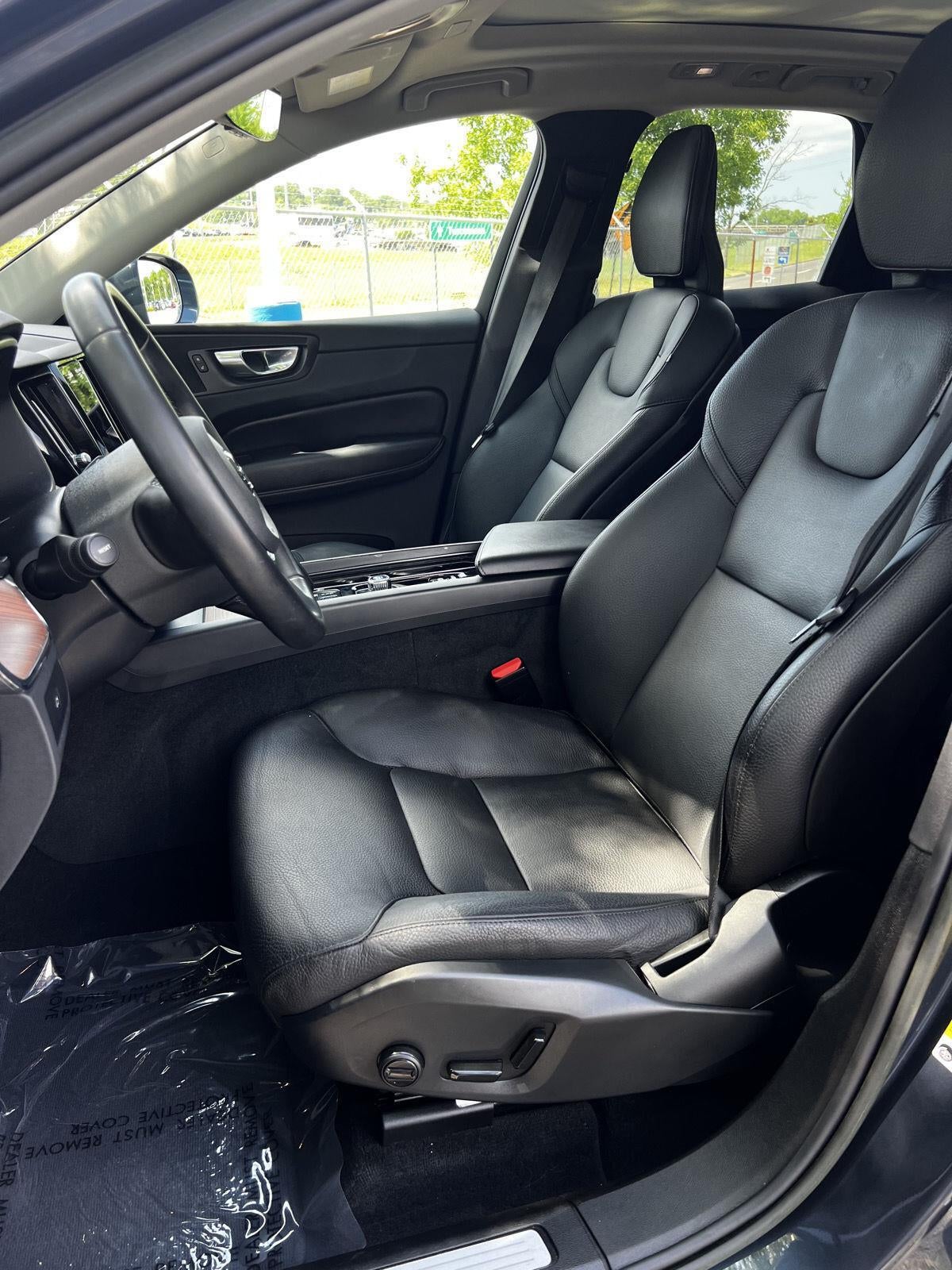 2023 Volvo XC60 Plus Bright Theme