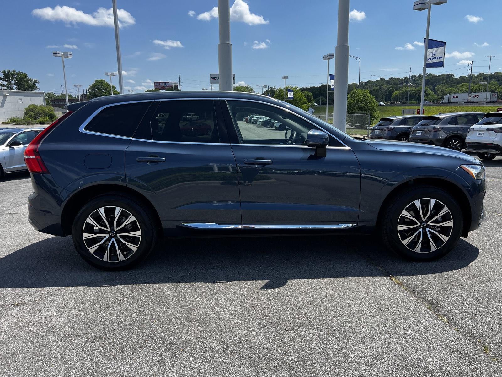 2023 Volvo XC60 Plus Bright Theme