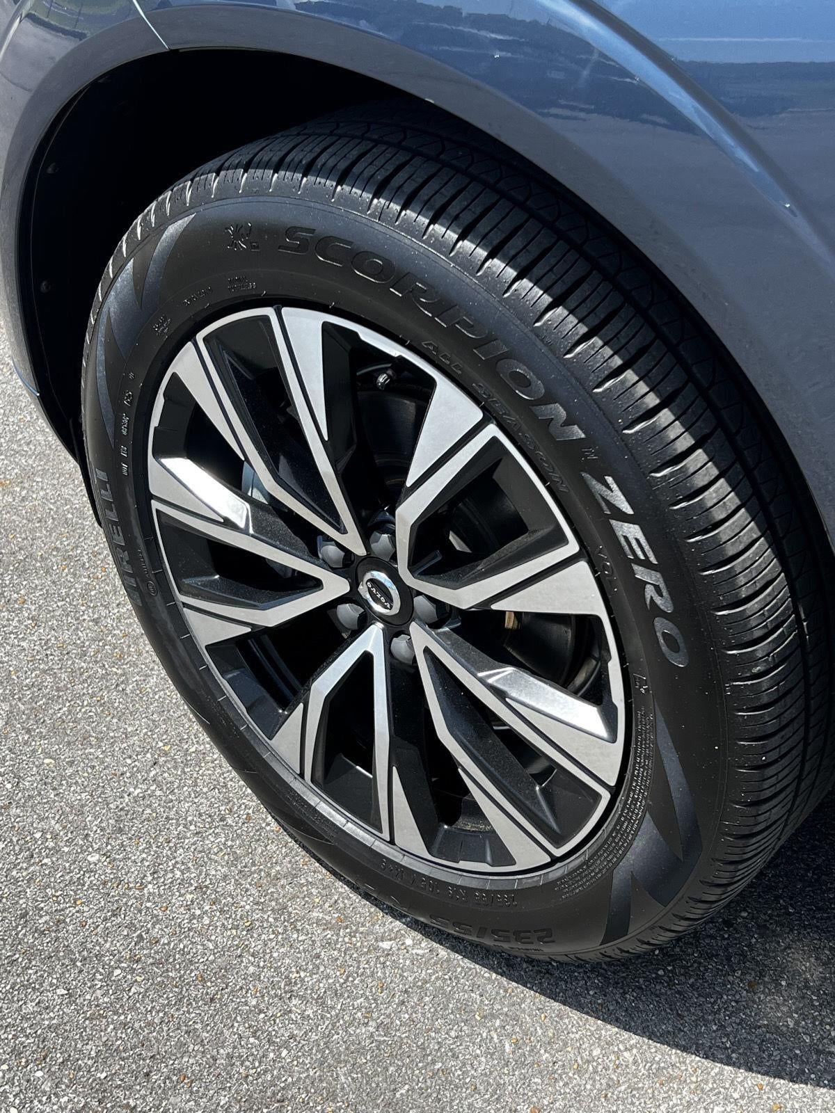 2023 Volvo XC60 Plus Bright Theme