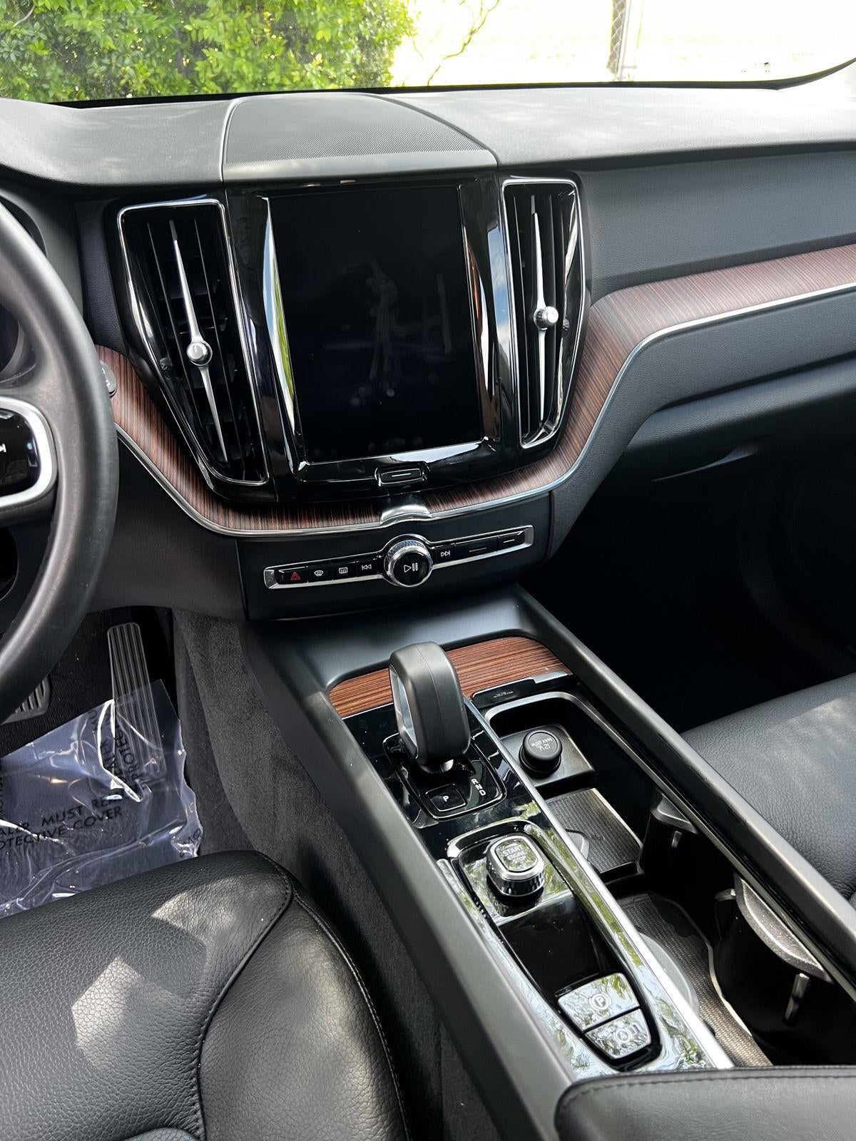2023 Volvo XC60 Plus Bright Theme