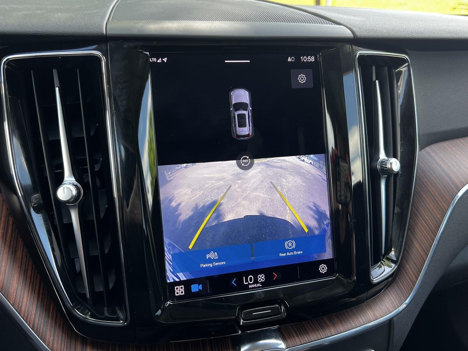 2023 Volvo XC60 Plus Bright Theme