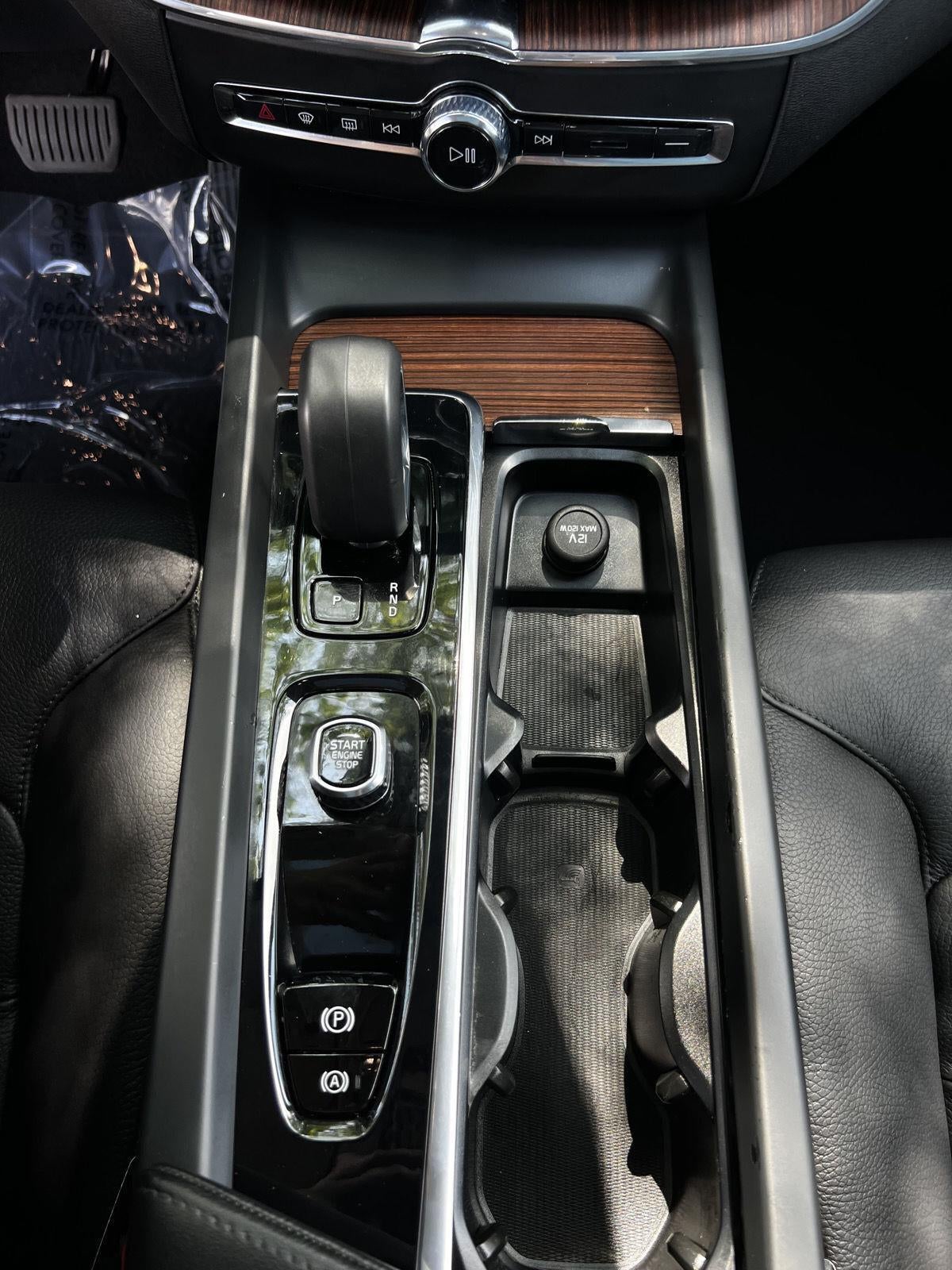 2023 Volvo XC60 Plus Bright Theme