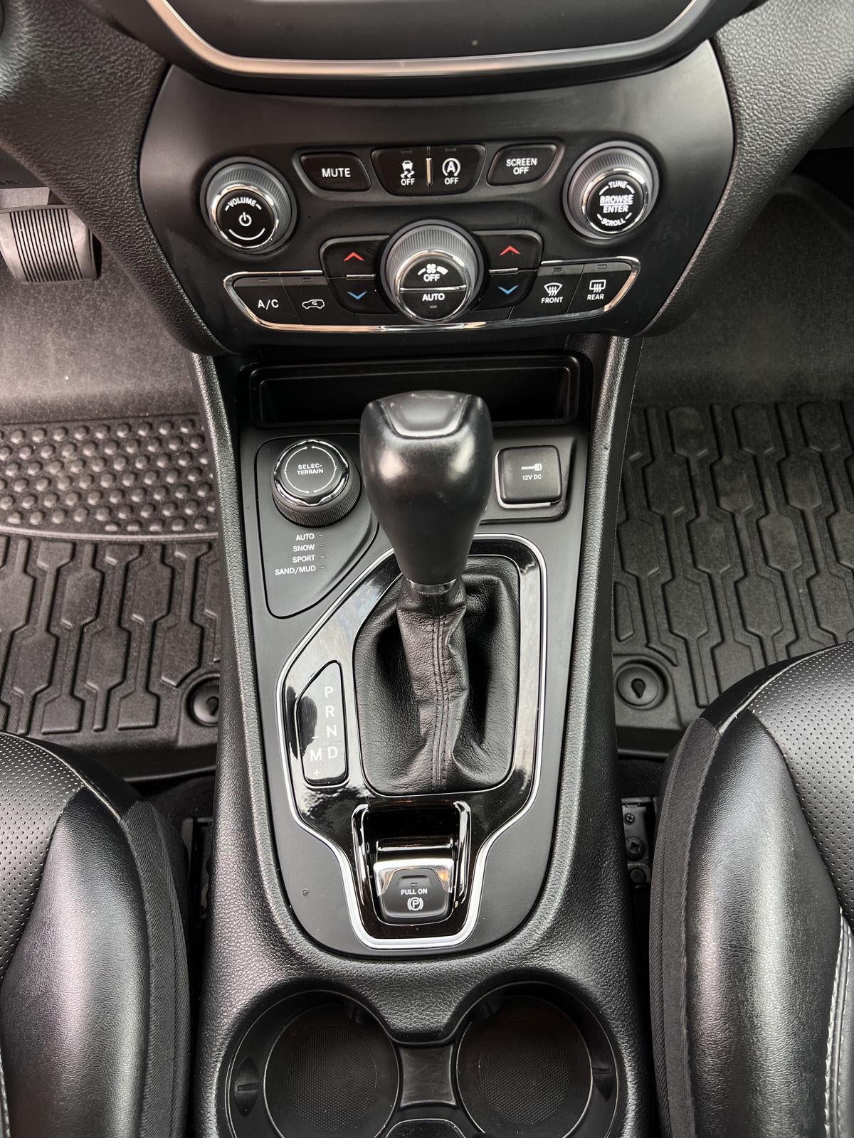 2023 Jeep Cherokee Altitude Lux