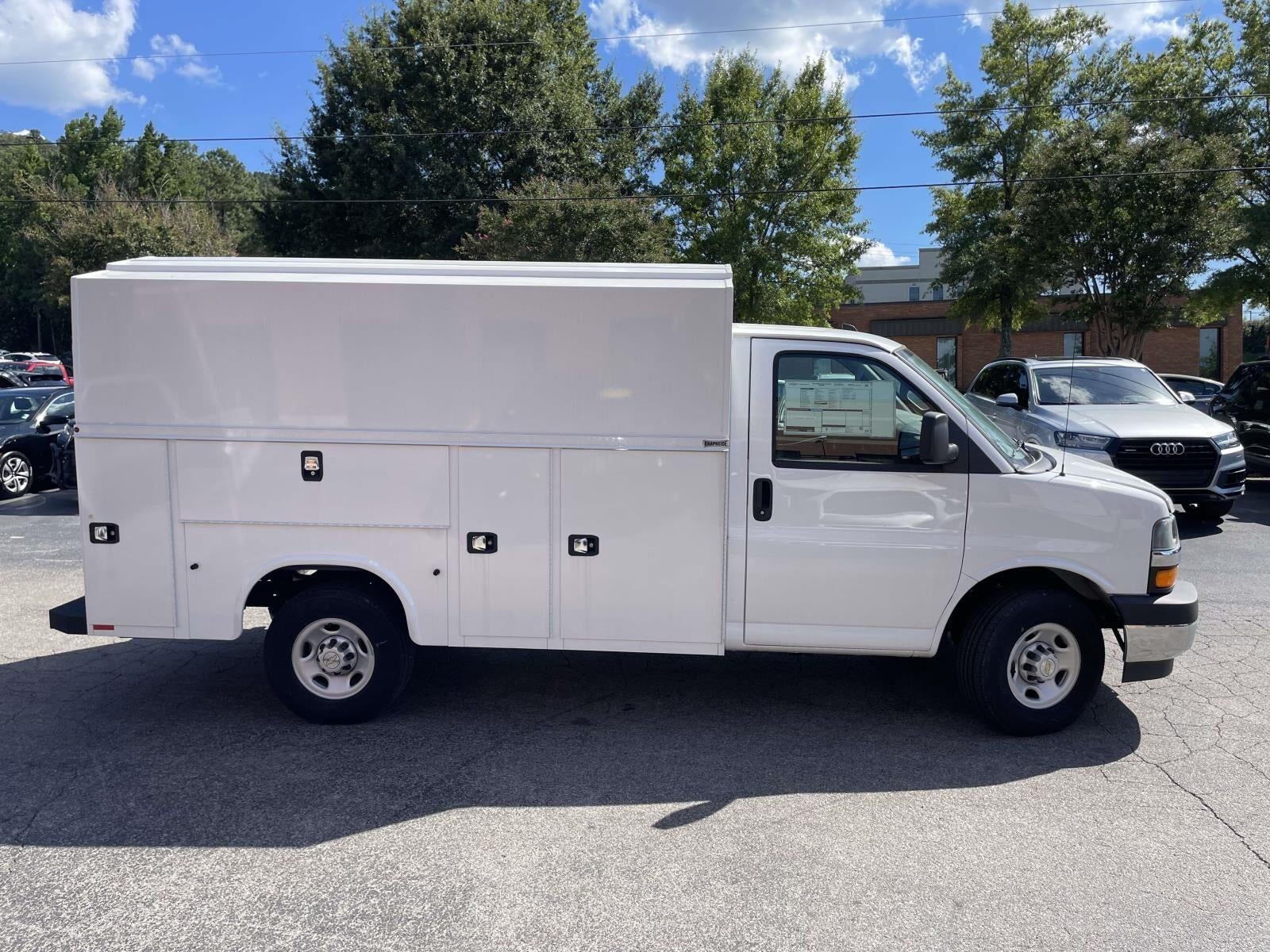 2024 Chevrolet Express Cutaway 3500 1WT