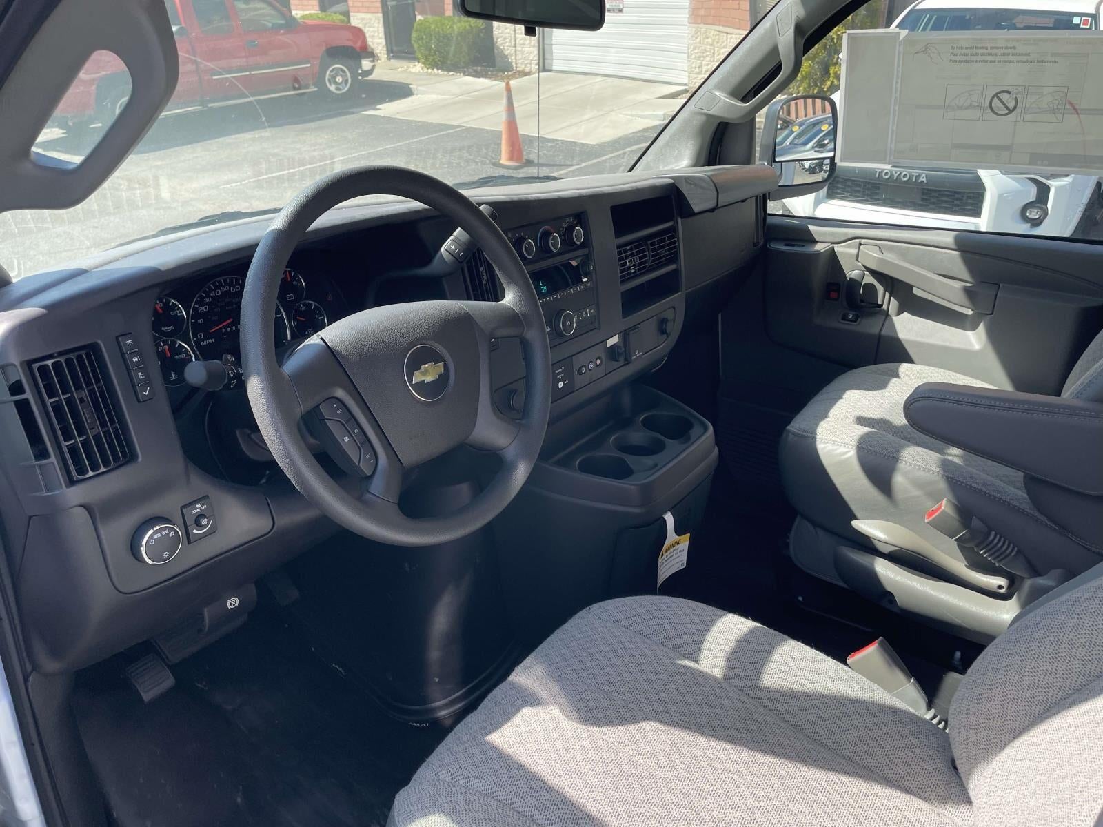2024 Chevrolet Express Cutaway 3500 1WT