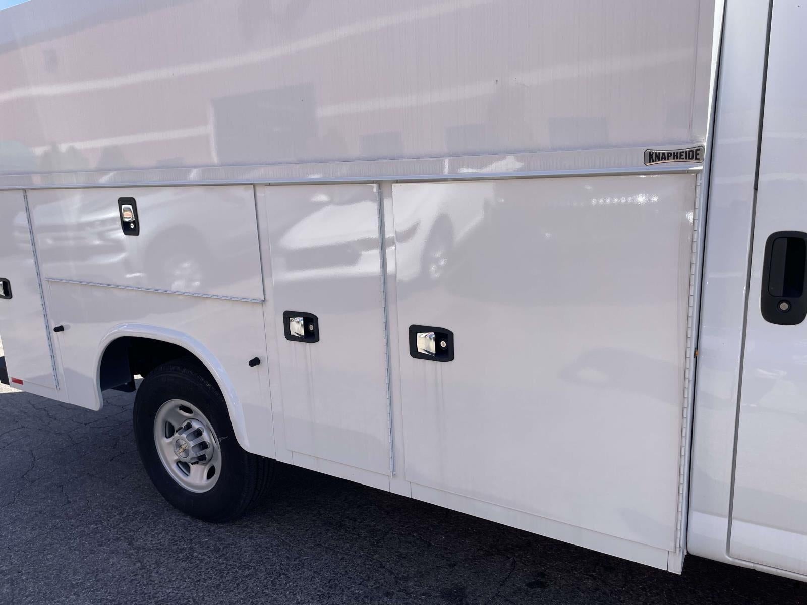 2024 Chevrolet Express Cutaway 3500 1WT