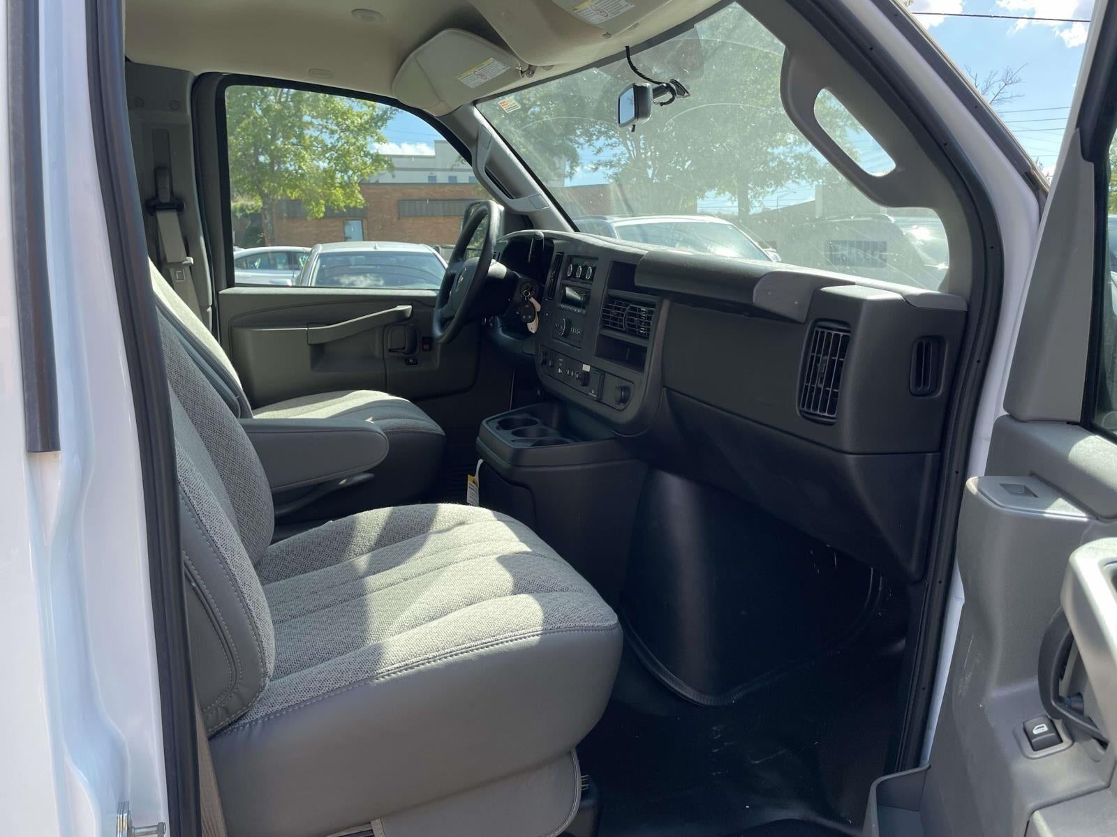 2024 Chevrolet Express Cutaway 3500 1WT