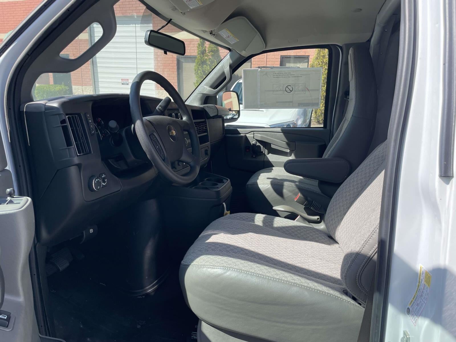 2024 Chevrolet Express Cutaway 3500 1WT