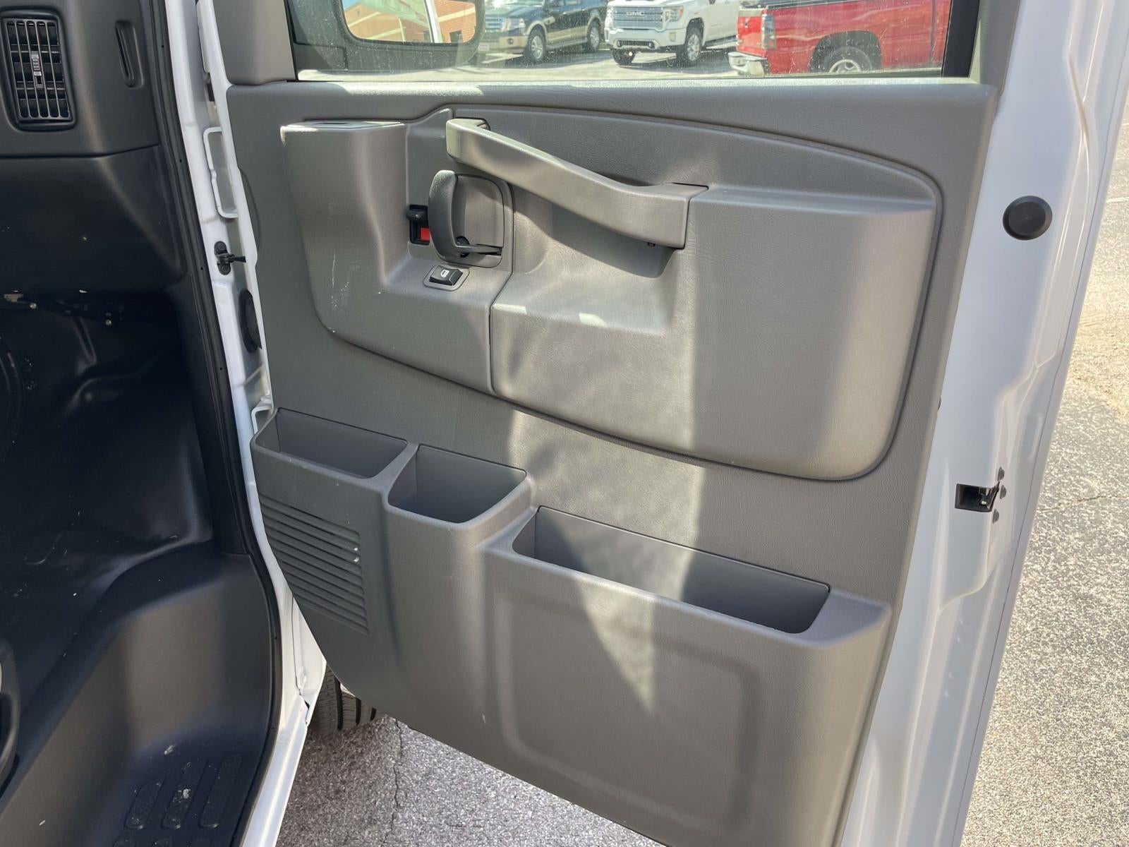 2024 Chevrolet Express Cutaway 3500 1WT