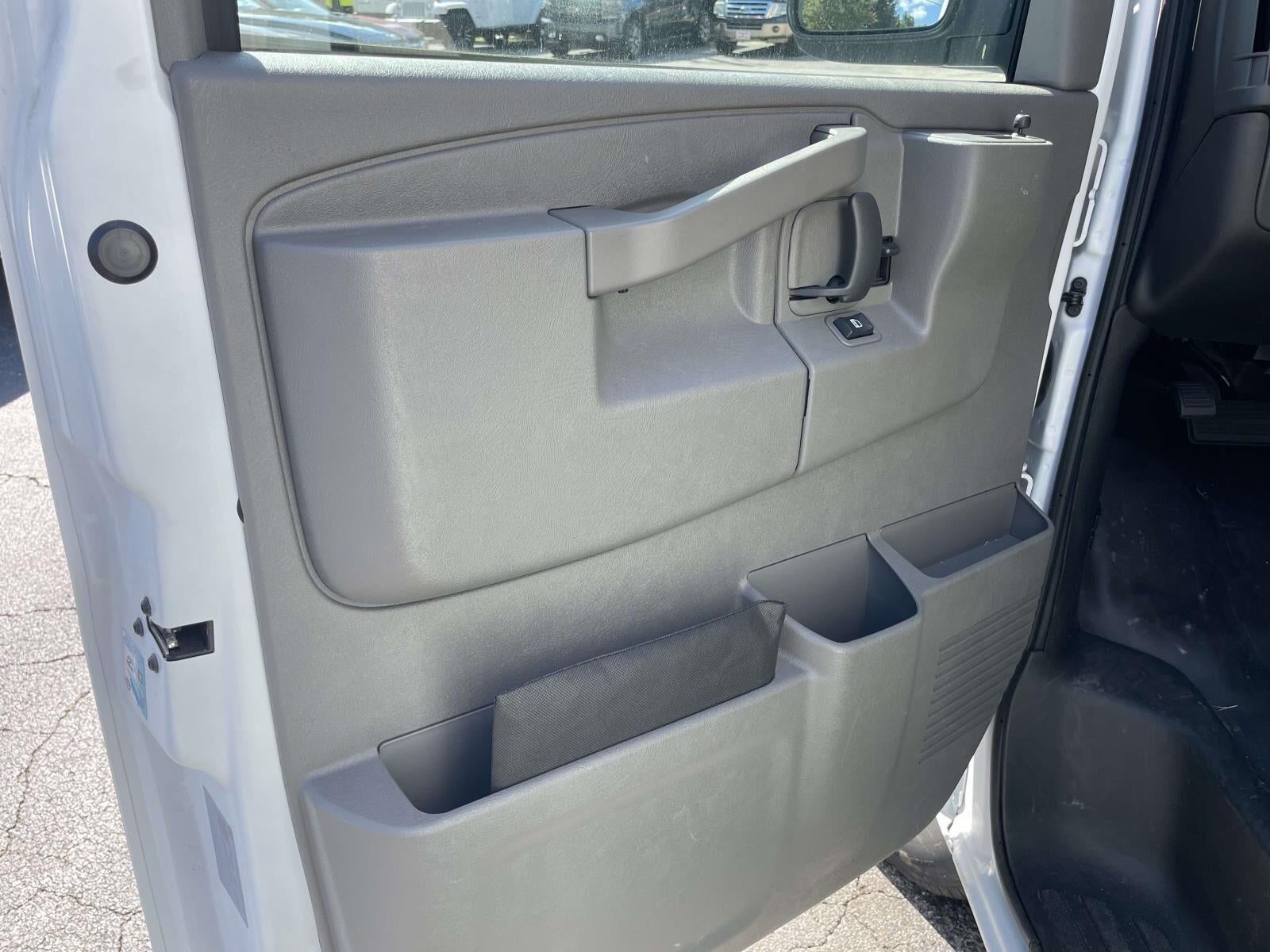 2024 Chevrolet Express Cutaway 3500 1WT