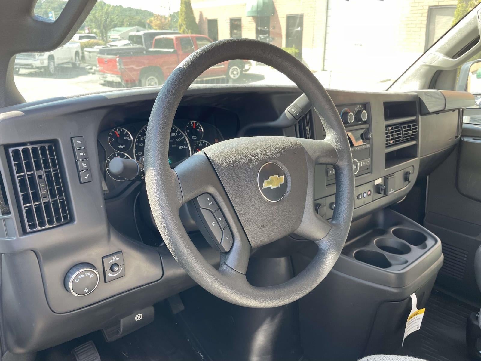 2024 Chevrolet Express Cutaway 3500 1WT