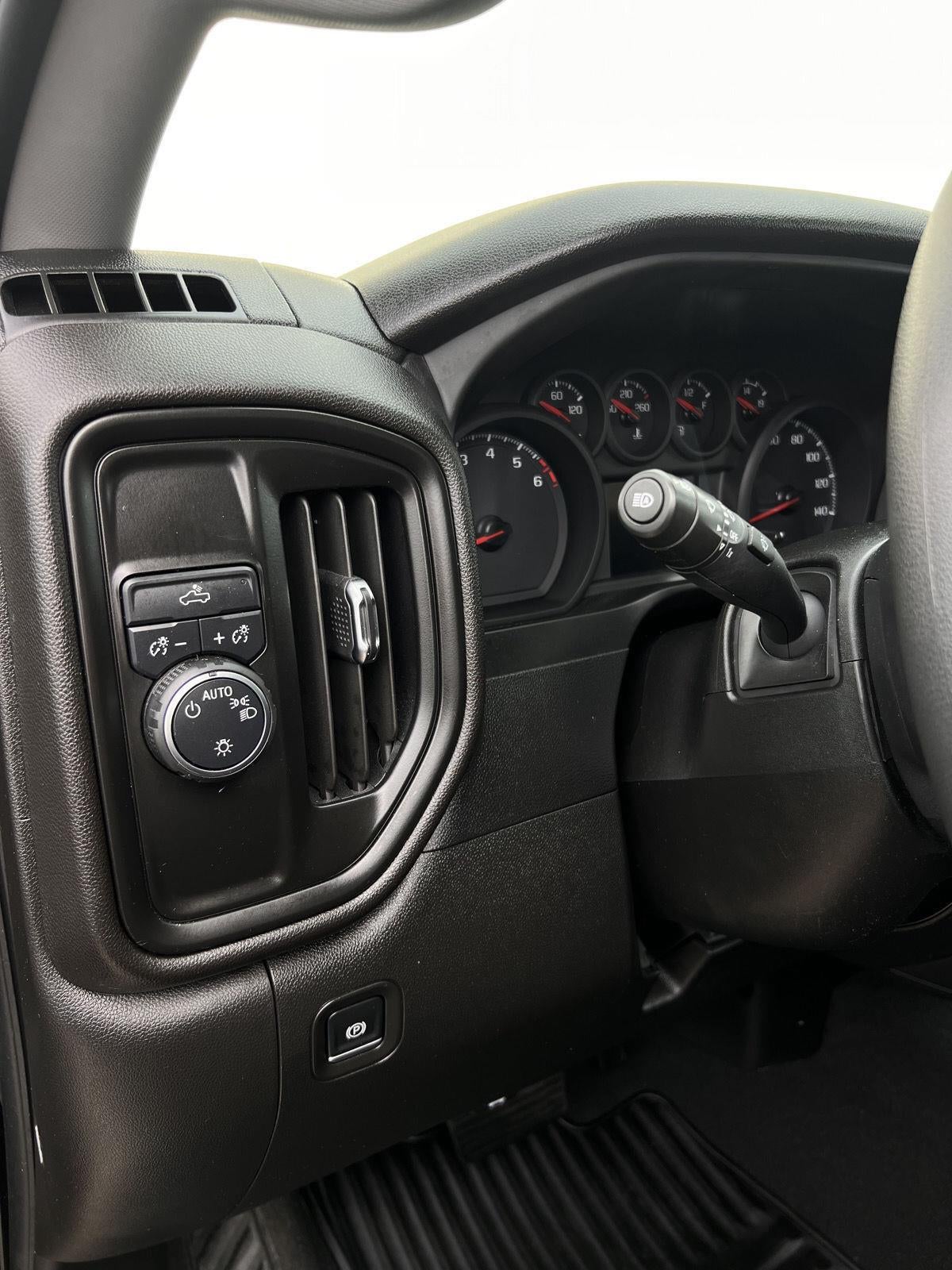 2025 Chevrolet Silverado 1500 Custom