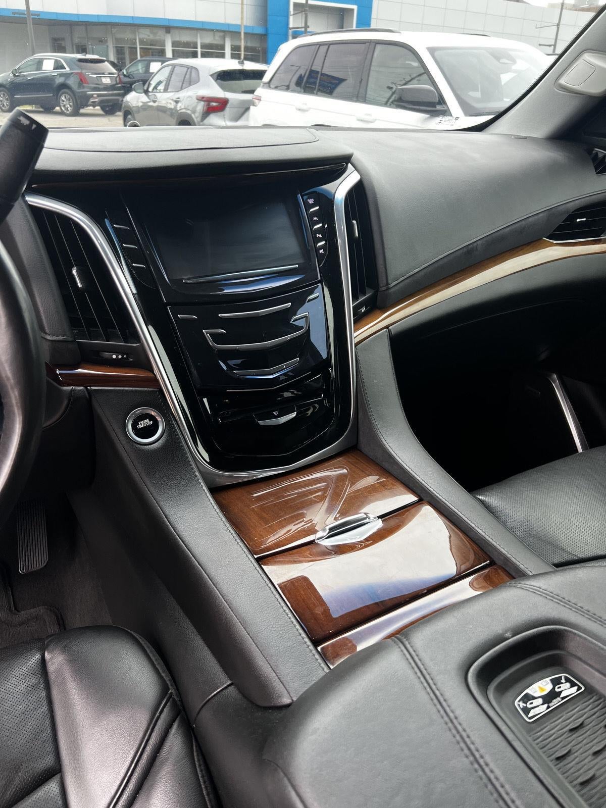 2017 Cadillac Escalade Luxury