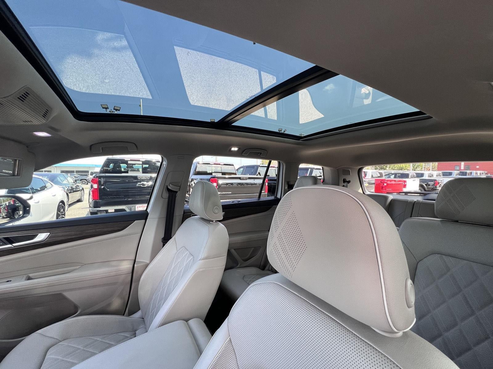 2025 Volkswagen Atlas 2.0T SEL Premium R-Line