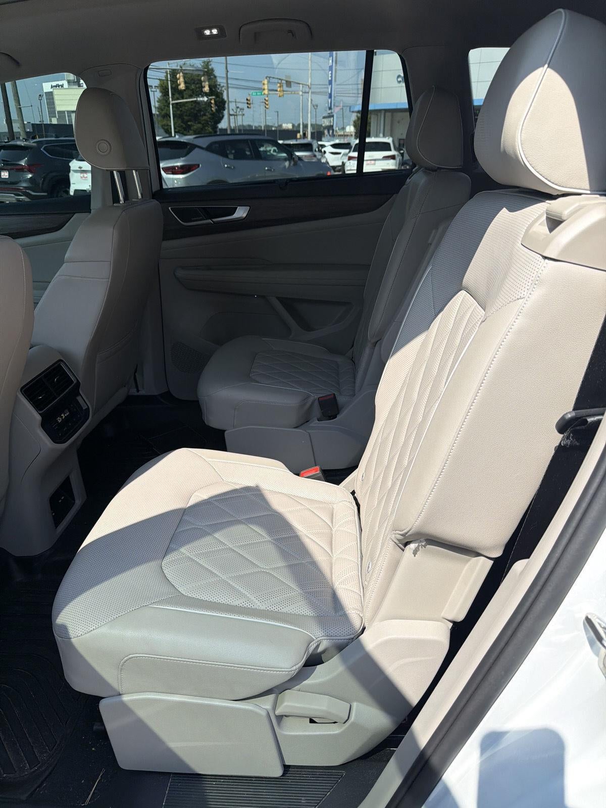2025 Volkswagen Atlas 2.0T SEL Premium R-Line