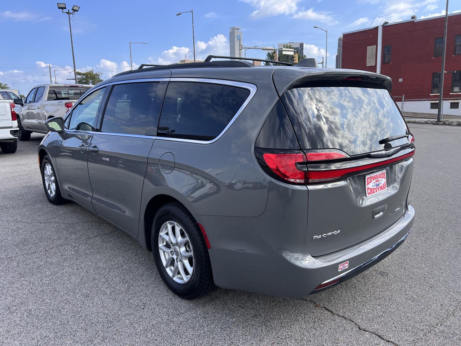 2022 Chrysler Pacifica Touring L