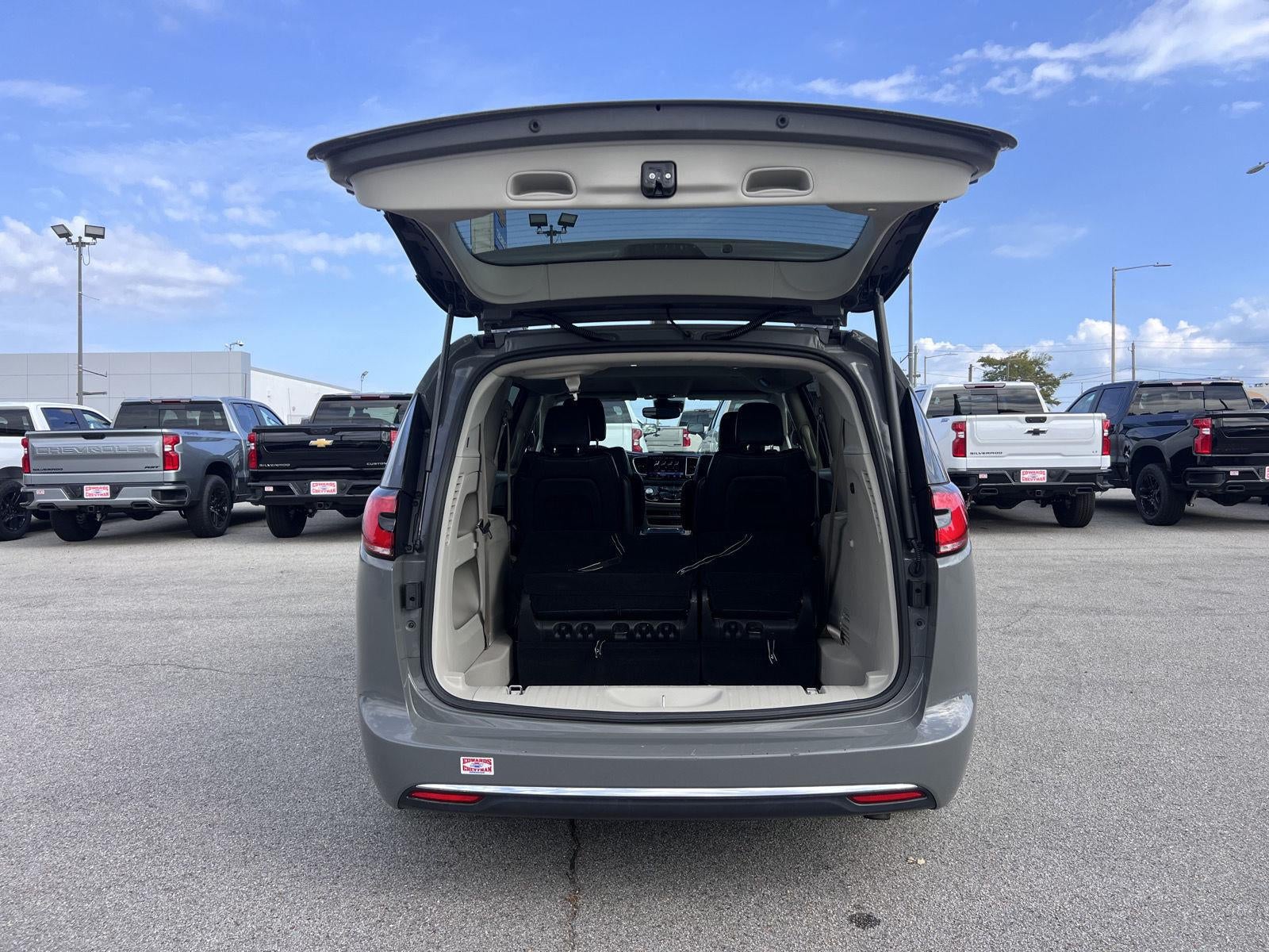 2022 Chrysler Pacifica Touring L