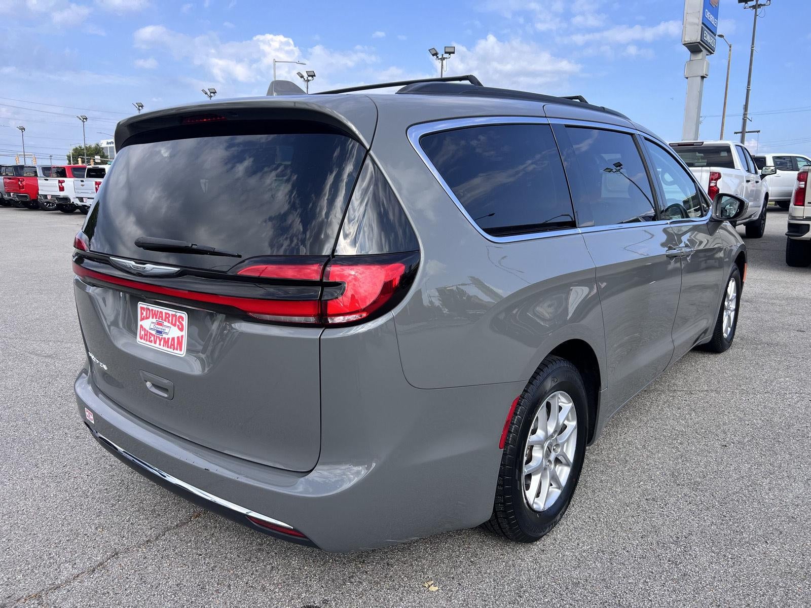 2022 Chrysler Pacifica Touring L