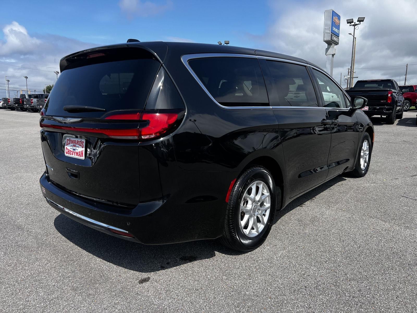 2023 Chrysler Pacifica Touring L
