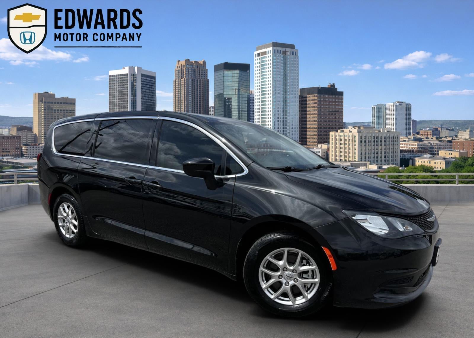 2023 Chrysler Voyager LX's photo
