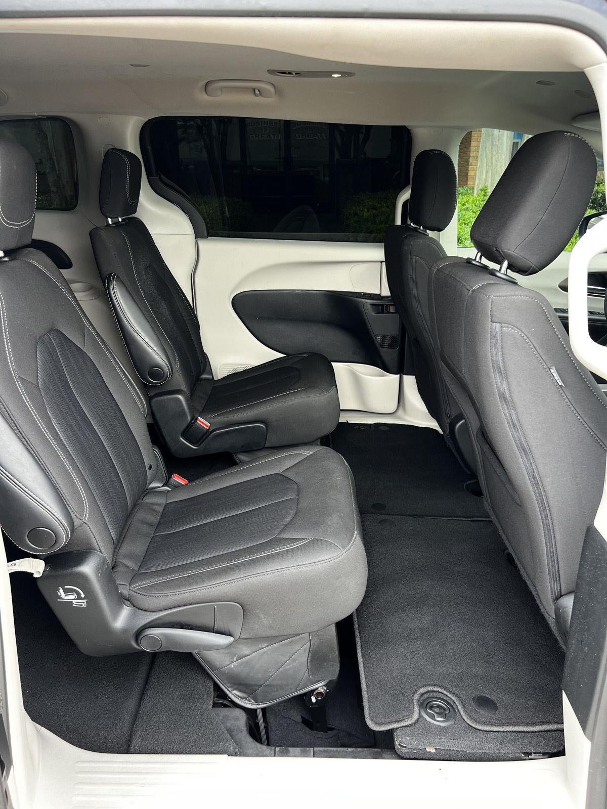 2023 Chrysler Voyager LX