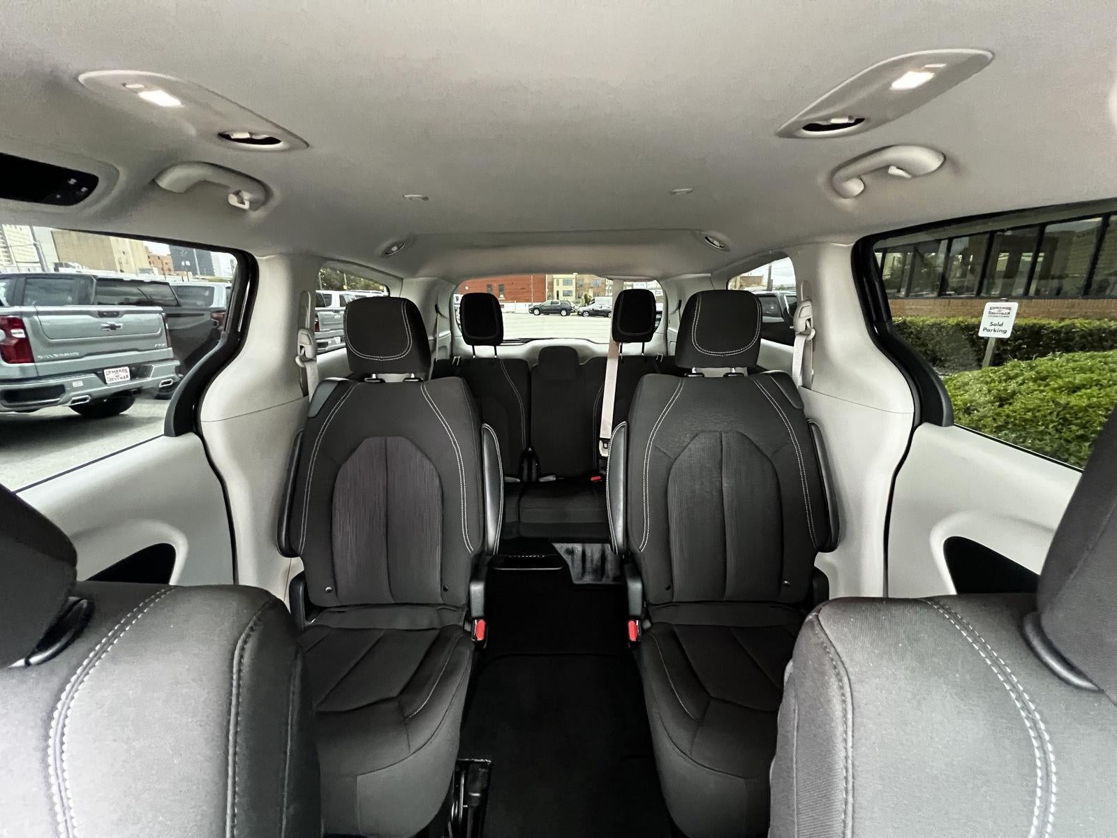 2023 Chrysler Voyager LX